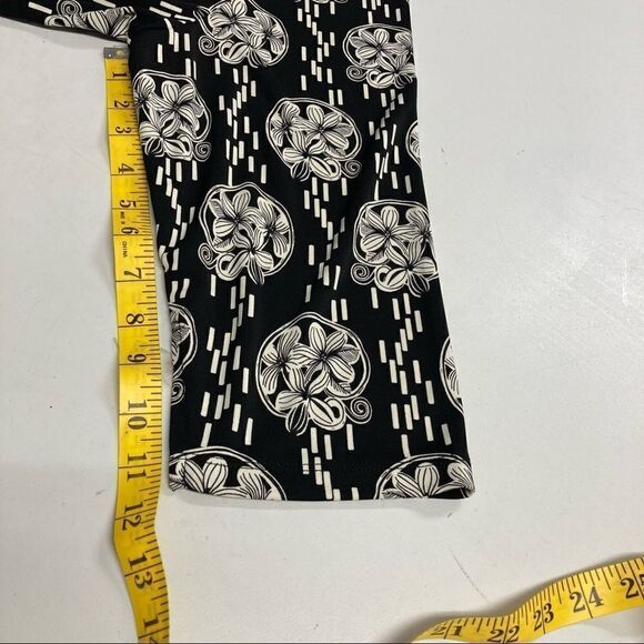 LIZ CLAIBORNE WOMAN,Top,Black & Tan,Size 2X,Cowl Neck, floral,3/4 length sleeves - Picture 6 of 8